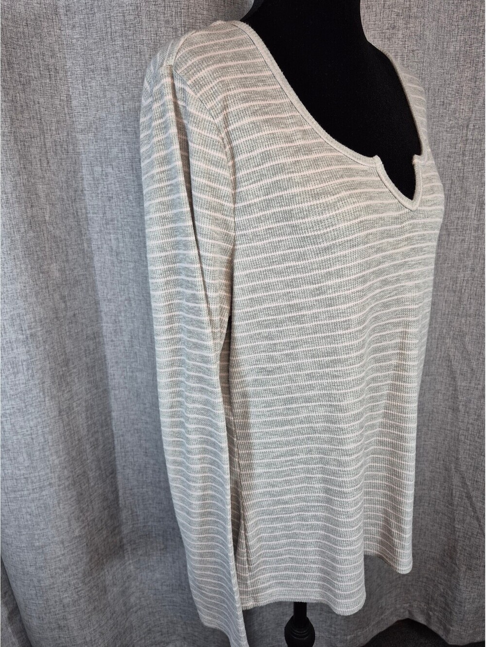 Lands’ End Women’s Gray White Striped Split Neck Long Sleeve Top Size XL 18